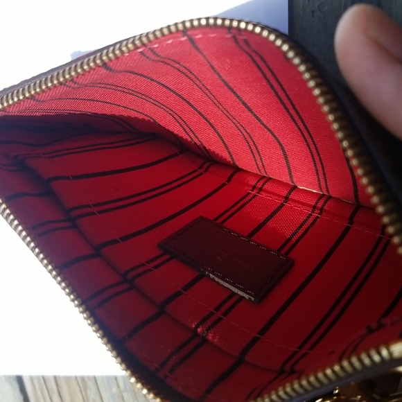 Louis Vuitton Damier Wristlet - Picture 9 of 16